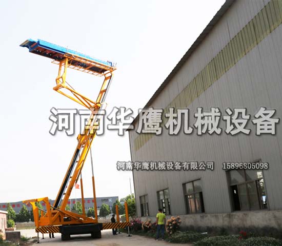 四川客戶履帶式23米空中制瓦車提貨現(xiàn)場(chǎng)